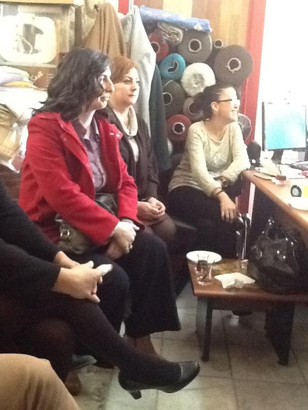 sevtapengin's tweet photo. @KADINGIRISIMCLR @KEANTCARETODASI iş yeri ziyaretindeyiz.oya yazıcının işyerindeyiz. http://t.co/ceez4IpL