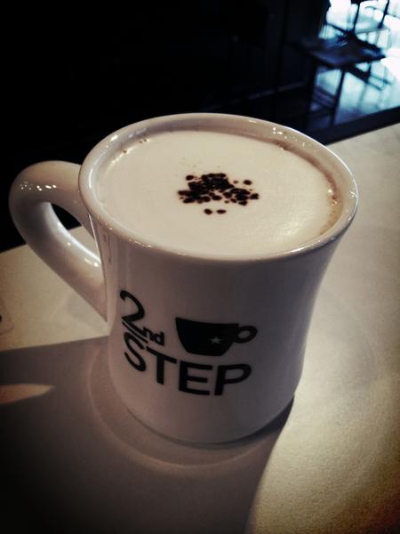 cafesecond_step's tweet photo. 으아아 춥네요.
이런 추운날 진하고부드럽고달달한  엄마커피 어때요?
실제로 어머님들이 좋아하신다는 사실! 
ㅋㅡㅋ http://t.co/zsh1VljB