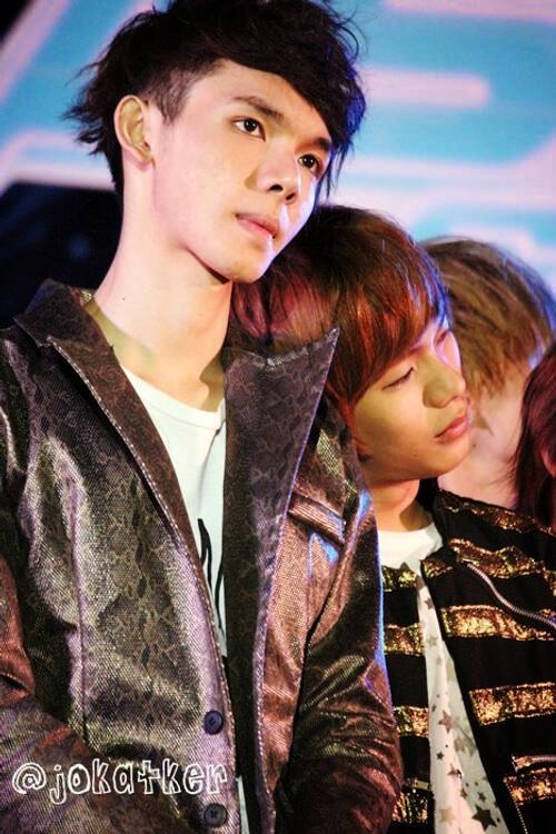 MWitcha_'s tweet image. รูปนี้ดูกี่ทีกี่ที ฉันก็ยังฟินนะ -..- #ยังคงติ่งสองโก้ #HunHanTH