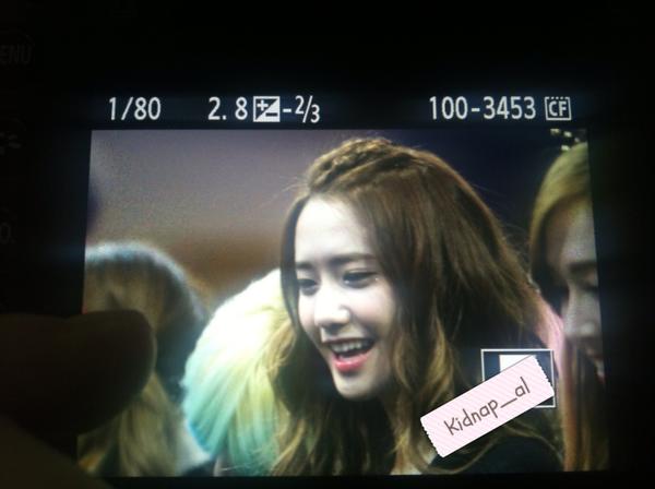 [PIC][26-01-2013]Yuri - SeoHyun - Sunny - YoonA và Jessica xuất hiện tại buổi ký tên cho fan hâm mộ vào tối qua BBdE_D1CIAAc-Cq