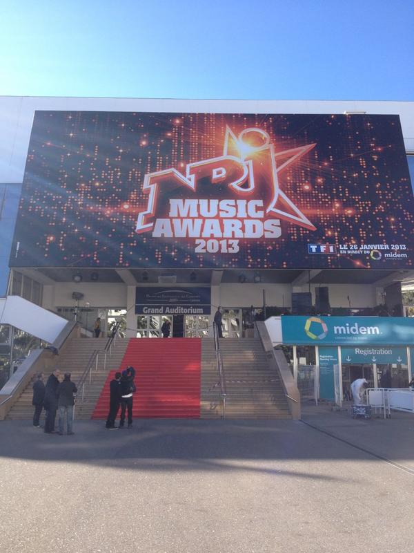 NMATF1's tweet photo. “@alexoupetit: Allez, c parti pour les repets de Jenifer "Sur le fil" !! @JeniferOfficiel #NMA2013 http://t.co/cY3incxP”