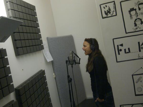 Chenoa's tweet photo. no estoy desaparecida, estoy de parranda :) http://t.co/nAsYg5u4