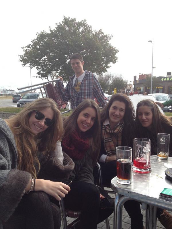 JorgeVirtu's tweet photo. FIN de examemes! A tomar xculo  odontopediatria! @JuliaAlvarezC @espeteec @Laura_ea @anitalaloma 
Y muchos italianos! http://t.co/ax8FT95m
