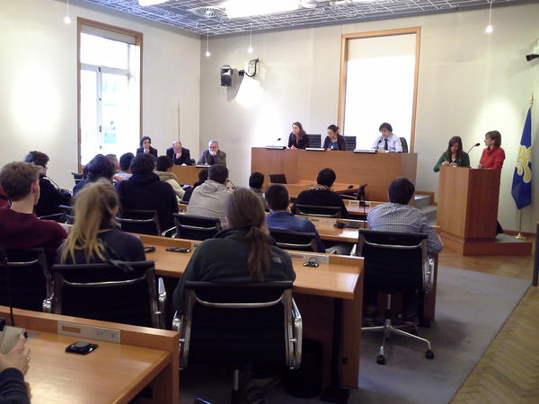 vlaparl's tweet image. RT @chrisrogghe: Laatstejaarsstudenten uit Brussel en Hasselt in dialoog met politici @vlaparl #vgc #brusselsparlement