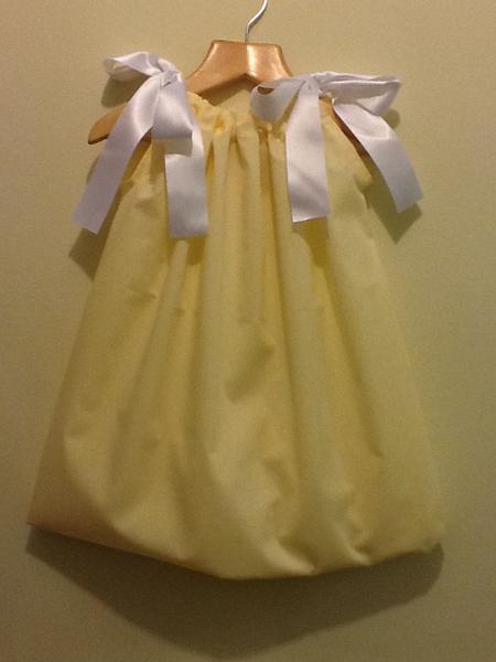 CuteButtonCraft's tweet image. Lemon vintage style dress for girls 6months to 6 years. Pure white satin bows #summerwardrobe