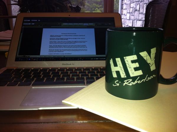 RichieHughes11's tweet image. Last minute prep to speak at #CreateCon - Coffee compliments of my man Si Robertson! #DuckDynasty