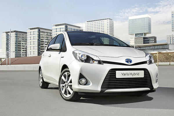 Der Toyota Yaris Hybrid ist weder sehr sparsam, noch macht es Spaß ihn zu fahren. Die Bedienung ist sehr kompliziert.