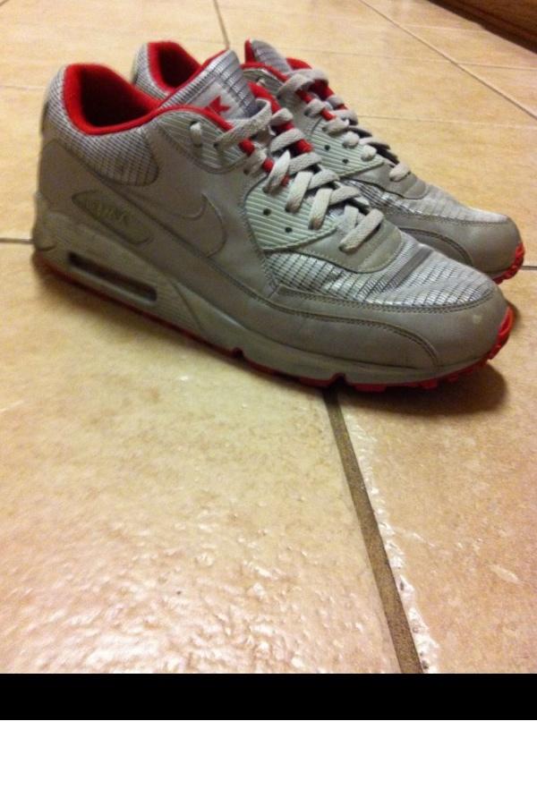 tab1402's tweet photo. @FinishLine My Husband needs some new ones! #FNLAirMax http://t.co/k00HtpSa