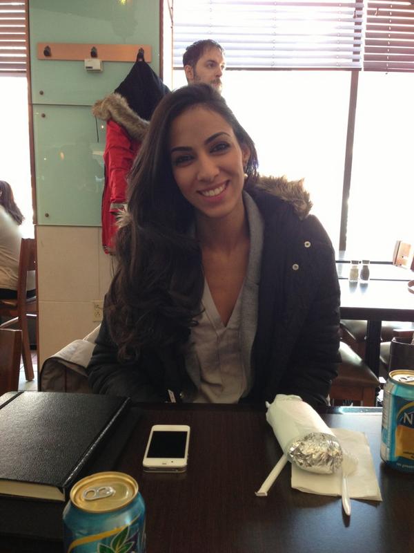 julibaquerof's tweet photo. Smile pumpkin @DanaElTawil #mcmun2013 #lunchtime http://t.co/8YS1PKDm