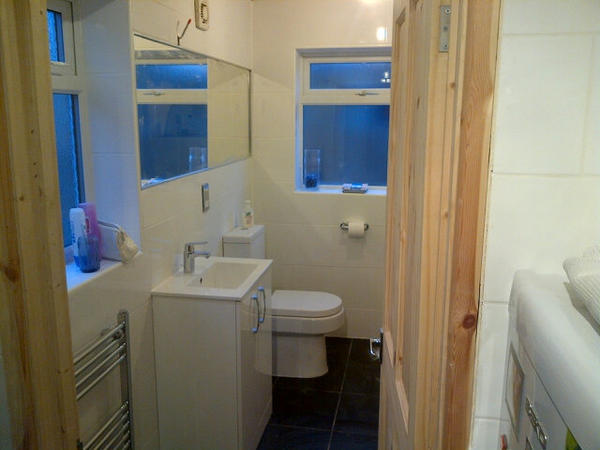 FreshAppLTD's tweet photo. Small bathroom refurb complete today. Client is to decorate and fit shaver light. #bizitalk #tradetalk http://t.co/hHrMDOGZ