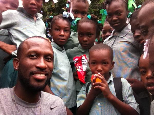 iamSamyrLaine's tweet photo. “@MoJoseph800m: Just helped served about 160 kids for about 20 bucks #perspective @prosjekthaiti http://t.co/NUD6PYxP”