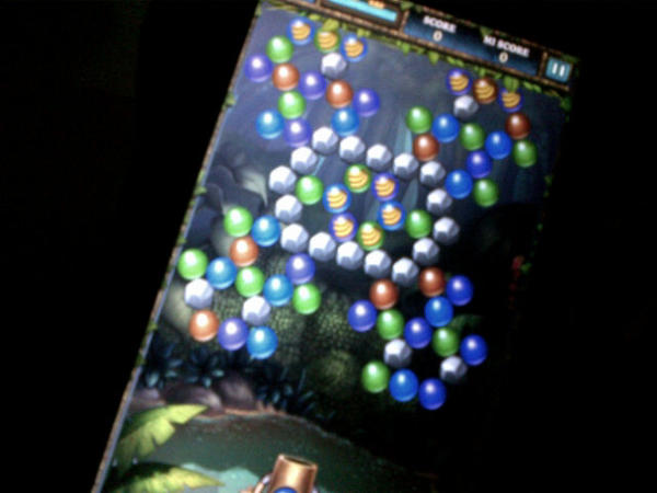 teyyperez's tweet image. Playing this hanggang sa ako'y antukin. Haha :D #BubbleWorlds #Level70