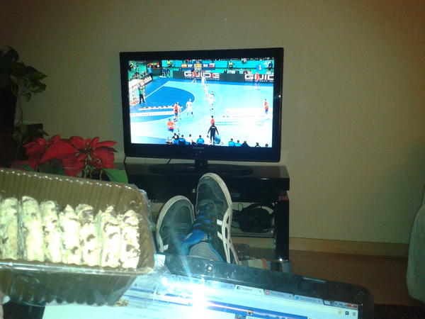 FernandoConesaM's tweet photo. Plan de un viernes tarde sin nada que estudiar, que gusto!! ;) http://t.co/Odqxhutp