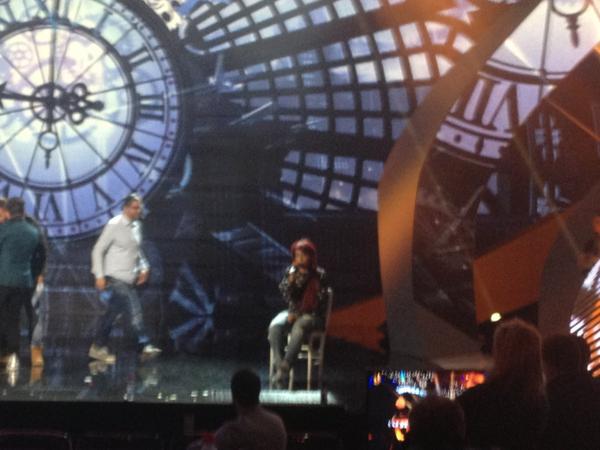 NMATF1's tweet photo. “@emarolle: Déchirure pour #AmelBent pendant les repets des #NMA2013. Elle chantera et dansera quand même demain soir http://t.co/Yf5ziycj”