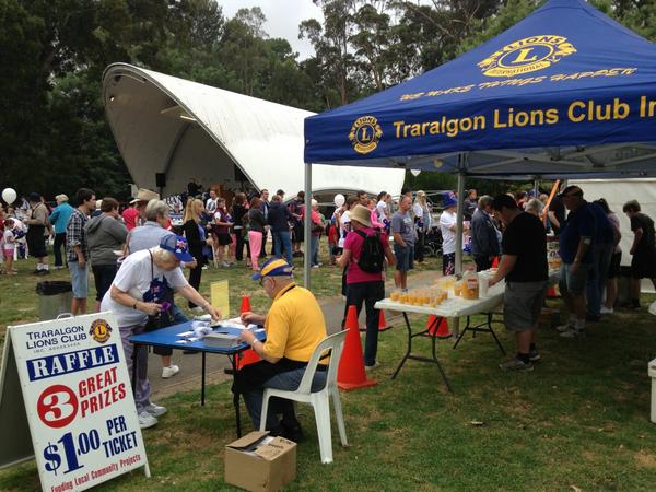 ppvandy's tweet photo. Australia Day brekky at Traralgon proudly supported by the local woollies @wisedmm @EllulDellul @cltwittes http://t.co/h9154KAQ