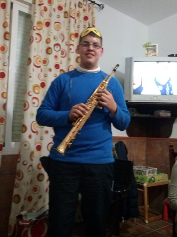 Que guapo mi niño con su regalo