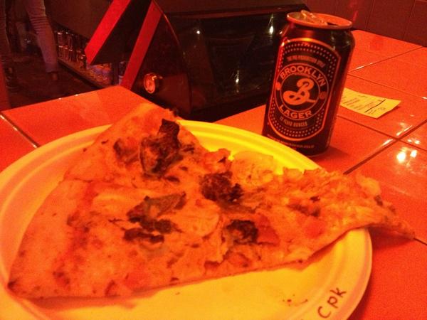 What's that? Bacon and cabbage on a pizza? Ohhhh yummy. Thanks <a href="/Voodoo_Rays/">Voodoo Ray's</a> #irishroots @EJ_case