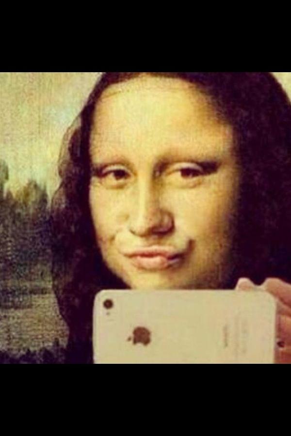 mona lisa selfie duck face