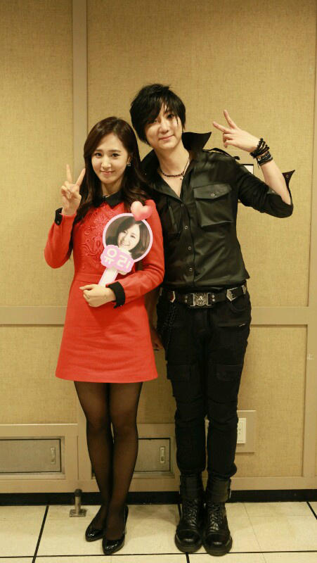 [PIC][17-01-2013]SeoHyun - HyoYeon - SooYoung và Yuri tại hậu trường chương trình "Star King" BBg8BqlCEAAjNfU