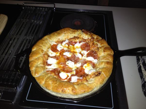 masonslabaugh's tweet image. @_courtNI_ #homemadecrust #saucefromthegarden we even made fresh #homemade #mozzarella