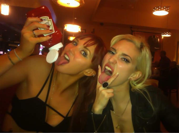 On a more positive note, here's @veronicaricci and I being super classy in #Vegas last week. http://t<a class="tags" target="_blank" title="On Twitter" href="/?out=eyJ0eXAiOiJKV1QiLCJhbGciOiJIUzUxMiJ9.eyJpYXQiOjE3MjA1NTk5NTksImlzcyI6InR3cG9ybnN0YXJzLmNvbSIsIm5iZiI6MTcyMDU1OTk1OSwiZXhwIjoxNzUyMDk1OTU5LCJyZWRpcmVjdF91cmwiOiJodHRwczovL3R3aXR0ZXIuY29tL3Zlcm9uaWNhcmljY2kifQ.qGJolbCoH10rCXoLzF53FsWqT66WlQAh4JVbrz5cYIPDC5rHIFEVB01aqFsc2JZcbm0ZG3NR0rZywideUt8Ahw">@veronicaricci</a><a href="/tag/vegas"class="tags"><span>#vegas</span></a>