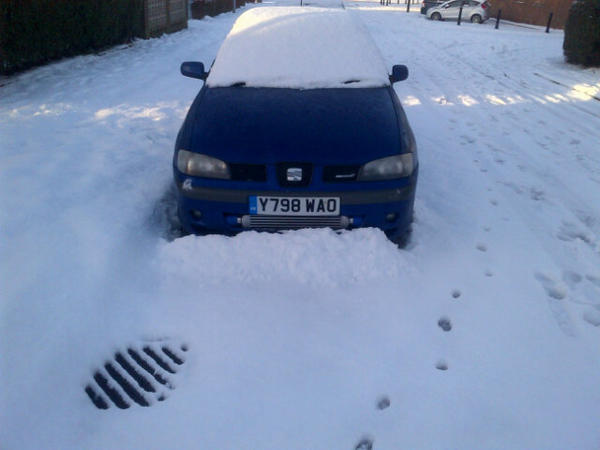 Any1 got a shovel lol #snowed in