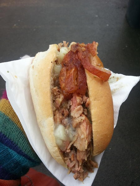 Crightonhyphen's tweet image. Uh oh. An @JollyHog hog roast bap happened. #porkyperfection