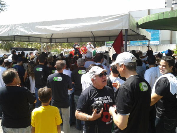 pauloara's tweet photo. Marcha do Fio de Aço UNE o RN contra os descasos de @RosalbaCiarlini #ForaRosalba #IntervencaoFederalnoRn JáJá! http://t.co/8BqZgOS6