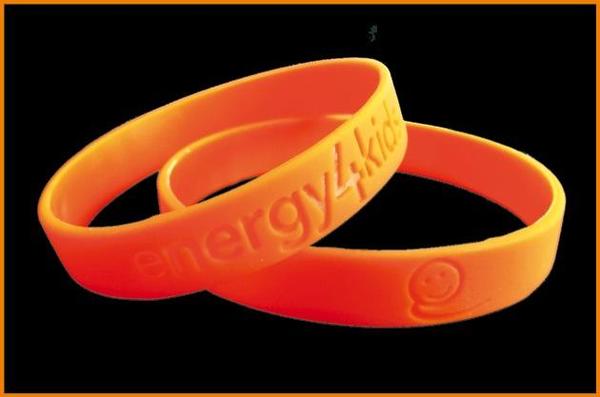 tkpfietst's tweet photo. De polsbandjes van http://t.co/sgMC70CC zijn binnen! Je kunt ze kopen voor € 2,-#stopenergiestofwisselingsziekten http://t.co/JA0AUTQo