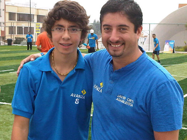 AvanzaFull's tweet photo. Para el candidato @ortijavier, la juventud y sus necesidades son importantes! #Avanzamosfull  #rayafull8 http://t.co/KmdzBNn5
