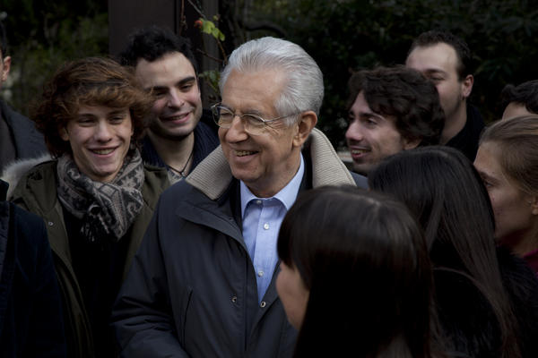 RT '<a href="/scelta_civica/">Scelta Civica</a> .<a href="/SenatoreMonti/">Mario Monti</a> oggi durante le riprese con i giovani sostenitori di #SceltaCivica ' ST