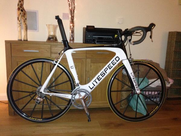AlunPetrie's tweet photo. New lightspeed. Just the saddle to put on. #lancearmstrongdrugenthusiast http://t.co/XZszhohL