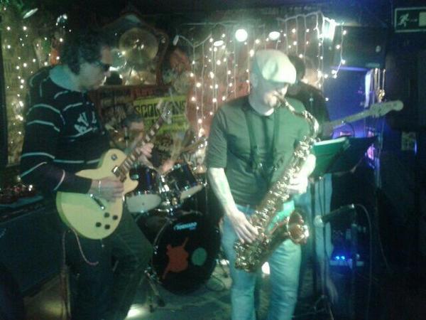 Si te alimentas de música te alimentas de inmortalidad ...vivela dentro de ti ...sueña despierto/a