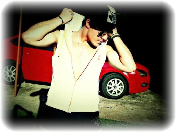LianLv's tweet photo. So for the first time in my life, I am posting a photo of myself looking like this, please let me know how it looks thx http://t.co/MfQRrohA