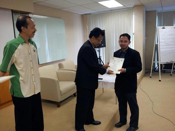 bertaniibadah's tweet photo. Majlis Penyampaian Sijil Penyertaan Bengkel Pemprosesan Makanan Ternakan Ruminan oleh YB Dato' Che Abdullah Mat Nawi. http://t.co/hHrKkR2i