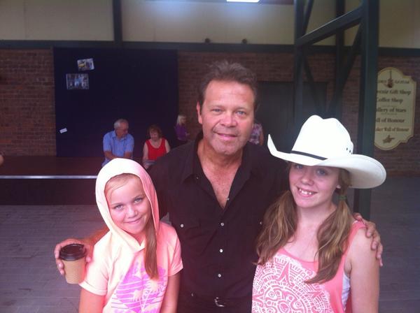 hackfab5's tweet image. thnx 4 taking the time.. My 13yr old was very impressed, she&apos;s back on the guitar since getting home @troycassardaley