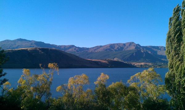 TheOnlyAlexGil's tweet photo. Lake hayes, rope swing! Such a warm lake http://t.co/eE2Q0rLj
