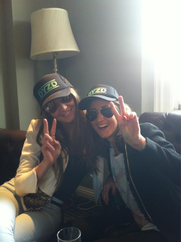 Janie_Fent's tweet photo. @jennifervryan: hat or sunglasses girl? http://t.co/4npxg4Lz