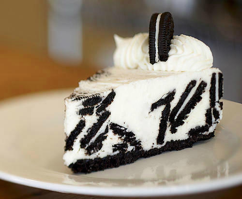 PerfectFoodd's tweet image. Retweet als je wel zo'n stukje Oreo taart wilt! http://t.co/mIe2JkjDBf"