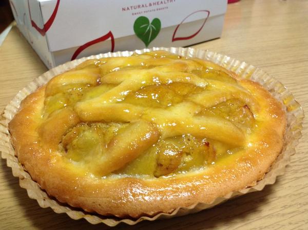 斉野浩一 仙台のお土産 らぽっぽ のアップルパイです 僕は食べれませんけど T T 表面がアップルパイで中が スイートポテトのようで とっても美味しいそうです Http T Co Xhkpe3yi Twitter