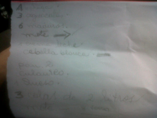 El cholo va con una lista al supermaxi #asieselcholo <a href="/MaAdrianna/">Adrianna Małycha</a> cc @tamaramosc <a href="/andreinagranda/">andrea granda eguez</a> <a href="/AndreinaGuerron/">Andreina Guerron</a>