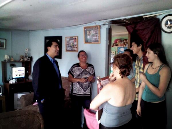 Hoy en #Conchalí <a href="/marcoporchile/">Marco Enríquez-Ominami</a> en puerta a puerta con los vecinos #PorUnNuevoChile #Marco2014