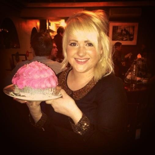 themagicaltinks's tweet photo. Birthday Girl #cupcake #sparkles #smiles http://t.co/cMHFdz9s