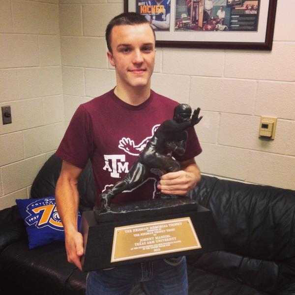 ZachGoesHammm's tweet image. Do the heisman on that hoe! #heismanziel #YeeYee
