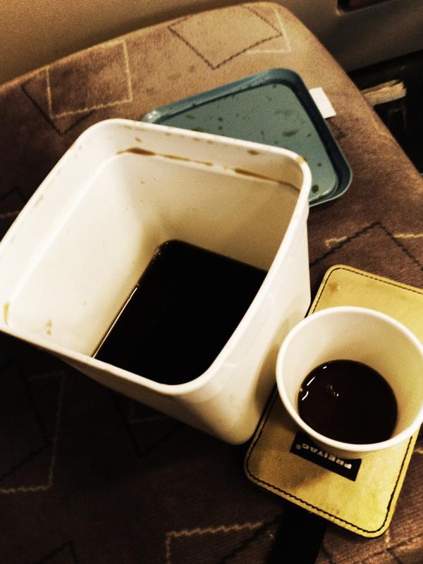 Every day life at the KAFFEE FABRIK: early-morning-cold-drip-cupping on the train #emcdc