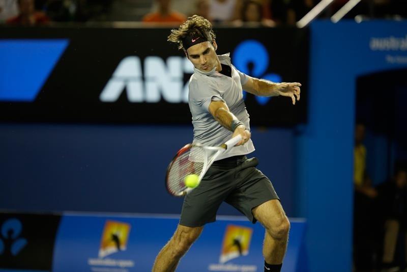 二郎 何となくフェデラー貼る 超絶かっこいい こんなフォアハンド打ちたい インパクトまで顔を残すと何となくフェデラーっぽいのでこないだやってみたけど 姿勢が崩れるんだよな フェイスアップのタイミングも掴めないしボールの行方を一瞬見失う 練習