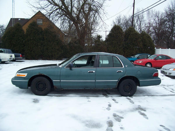 TelegraphAuto's tweet image. 1995 Mercury Grand Marquis for $995!!!!!