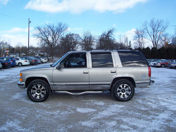 TelegraphAuto's tweet image. 1999 Chevy Tahoe for $3995!!!!