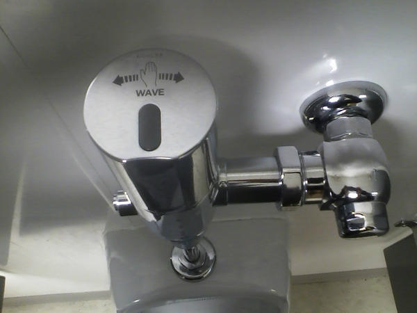 DavisandWarshow's tweet photo. @LongTrailBrwing saves H20 by using @Kohler's Wave flushometers. That's more H20 for use in their delicious #Beers! http://t.co/KJt8SxQ0