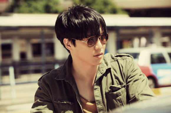 [성시경] 연말 콘서트 종료 후 소식이 너무 뜸하지요? ^^ 요즘 성시장님은 2월8-10일 일본 콘서트 준비에 한창이랍니다. 나중에 공연 소식도 전해드릴게요. 옛날 사진이지만 한장. 뿅!